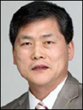 김진(신문기자/중앙일보논설위원)
김진 중앙일보 논설위원이 TV 토론회에 나와 “유신 독재가 뭐가 잘못됐느냐”는 취지의 발언해 파장이 예상된다.