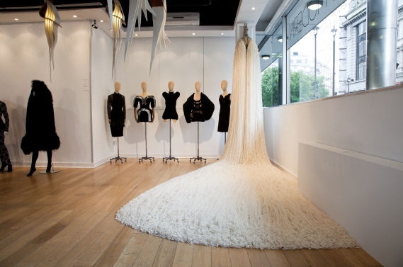 View of the Wool Modern exhibition in London in 2011 (Wool Modern)