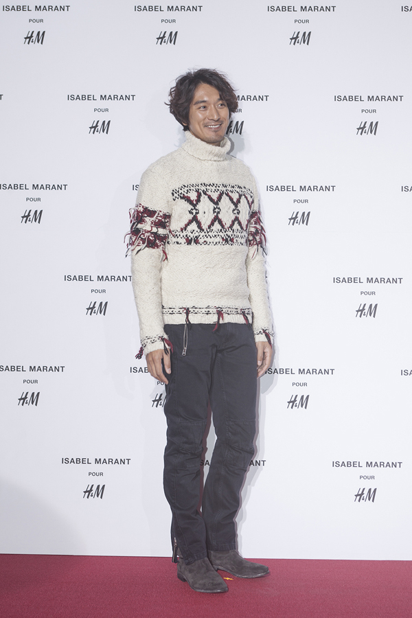 MJ(김민준/영화배우/DJ)
지난 12일 명동 눈스퀘어에서 열린 H&M 이자벨마랑 콜라보레이션 프리 쇼핑 행사때 참석한 배우 김민준. 사진=H&M코리아 제공