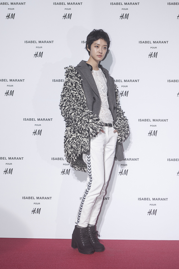 강소영(모델)
지난 12일 명동 눈스퀘어에서 열린 H&M 이자벨마랑 콜라보레이션 프리 쇼핑 행사때 참석한 모델 강소영. 사진=H&M코리아 제공