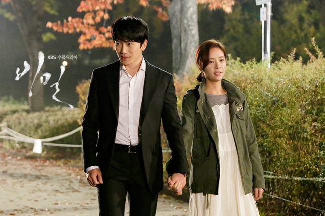 지성(좌부터/곽태근/탤런트/영화배우),황정음(탤런트/가수)
‘비밀(KBS2)’의 흥행은 ‘이변’이었다. 쟁쟁한 경쟁작(MBC ‘메디컬 탑팀', SBS ‘상속자들')들을 상대로 5회차, 역전 조짐이 시작됐다. 종영을 한 회 앞두고 13일 방송된 15회분은 17.4%(닐슨코리아ㆍ전국 기준)를 찍었다.