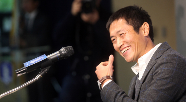 이영표(전축구선수)
Lee Young-pyo takes part in a press conference on Thursday.   Yonhap News