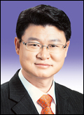 황이주(정치인/경상북도의회의원)
경북 김천ㆍ안동ㆍ포항의료원이 우월적 지위를 이용해 약값 외상 거래와 함께 대형업체 싹쓸이 납품 등을 자행하고 있다는 지적이 제기됐다.
