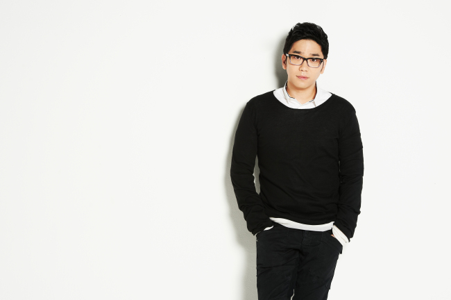이적(이동준/가수/패닉/긱스/카니발)
Nearly three years after the release of his last album, popular ballad singer-songwriter Lee Juck has returned to the music scene with the release of his fifth studio album, “The Meaning of Solitude.”