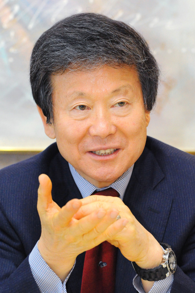 이승한(기업인/홈플러스그룹회장/유엔글로벌콤팩트한국협회회장)
Corporate social responsibility is not just a token of goodwill or a means of public image promotion, but a way to create a sustainable culture of integrity, according to the head of the United Nations Global Compact’s Korea Network.