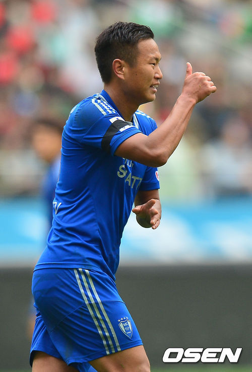 정대세(축구선수/수원삼성블루윙즈공격수/GLse)
‘인민 루니’라 불리는 축구 선수 정대세(수원·29)가 내달 14일 미모의 승무원과 결혼한다.