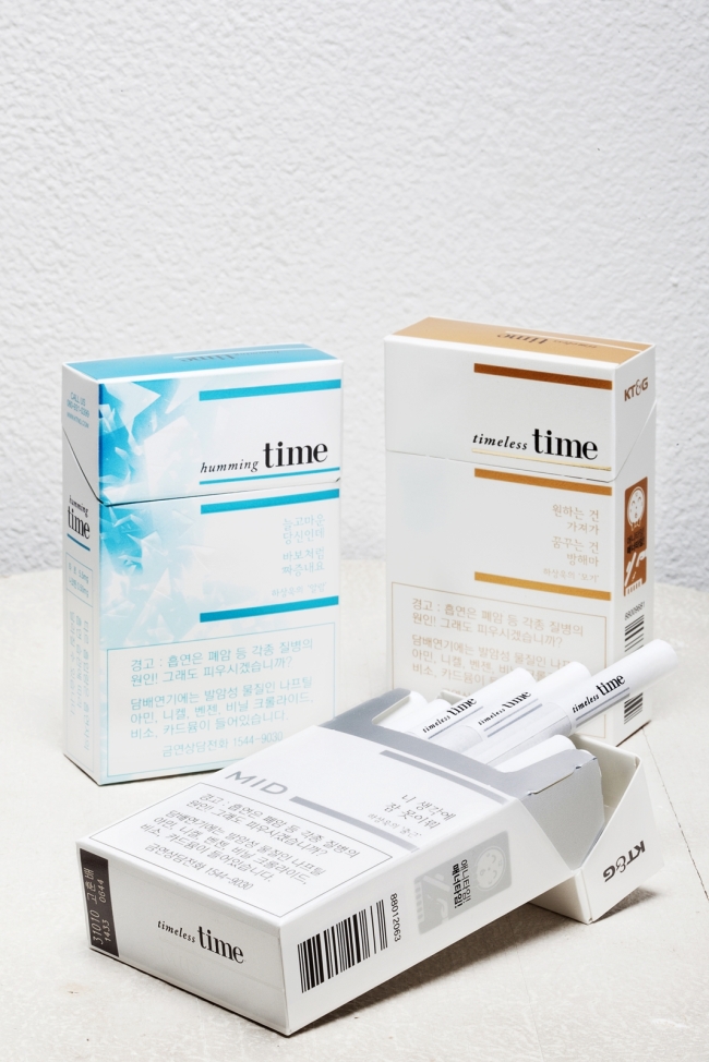 KT&G는 ‘타임(Time)’ 3종을 공감시인으로 알려진 하상욱 씨의 단편시를 담아 새롭게 리뉴얼한다고 18일 밝혔다.
