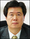 이용백(기업인/한세실업대표이사사장/한세예스24홀딩스대표이사)
의류 수출업체 한세실업(부회장 이용백ㆍ사진)은 베트남 짱방에서 3개월 간 ‘나눔의 집 짓기’ 봉사활동을 하고, 최근 주택 완공해 기증했다고 18일 밝혔다.