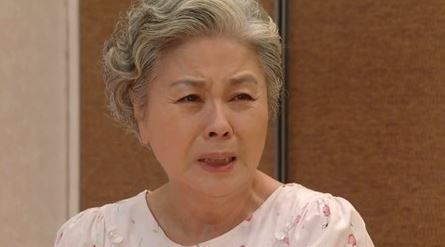 서우림(탤런트/영화배우)
MBC 일일 드라마 ‘오로라 공주’ 측이 등장인물의 죽음을 미리 공지해 눈길을 끌었다. 이는 극 중 빈번한 사망 설정과 배우들의 잇따른 하차로 논란이 일자 이를 의식해 잡음을 미리 차단하기 위한 조치로 보인다.