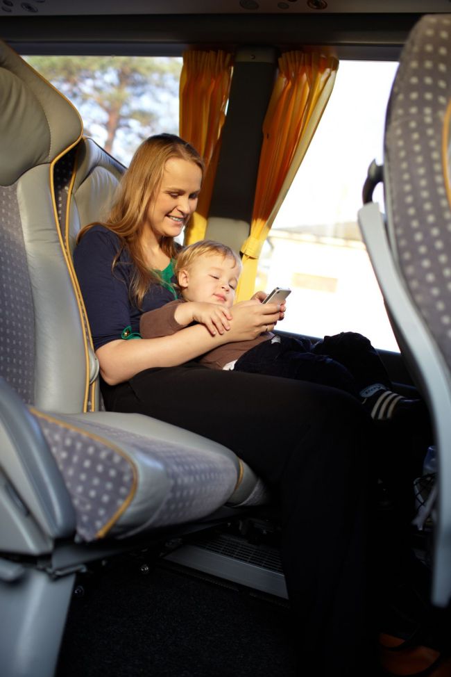 A mother plays games on a smartphone with her son.   123RF