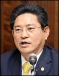 윤주선(기업인/건설주택포럼회장/한호건설대표)
건설주택포럼은 19일 서울 논현동 건설회관 중회의실에서 ‘주택 시장 활성화를 위한 주택정책의 새로운 틀 모색’을 위한 정책 세미나를 갖는다.