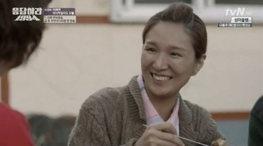 이정은(영화배우/연극배우)
배우 고창석 아내 이정은이 ‘응답하라 1994’ 삼천포 엄마로 깜짝 출연했다.