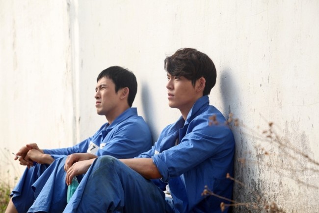 유오성(좌부터/영화배우/탤런트),김우빈(김현중/모델/탤런트)
영화 ‘친구2’는 지난 17일 개봉 나흘 만에 100만 관객을 돌파하는 기염을 토했다.