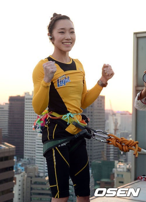 김자인(암벽등반선수)
김자인은 18일(한국시간) 슬로베니아 크란에서 열린 올해 시즌 마지막 국제스포츠클라이밍연맹 월드컵 여자부 리드부문에서 4위를 기록했다. 세계랭킹 1위와 2013 리드월드컵 세계랭킹 1위 자리에도 함께 올랐다.