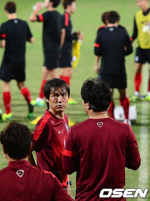 홍명보(축구감독/전축구선수/축구국가대표팀)
한국 축구대표팀이 19일(한국시간) 오후 11시 아랍에미레이트 두바이에서 국제축구연맹(FIFA) 랭킹 19위 러시아와의 평가전을 치루는 가운데 러시아에서 연수를 받은 경험이 있는 홍명보 감독이 어떤 전략을 펼칠 지 주목된다.
