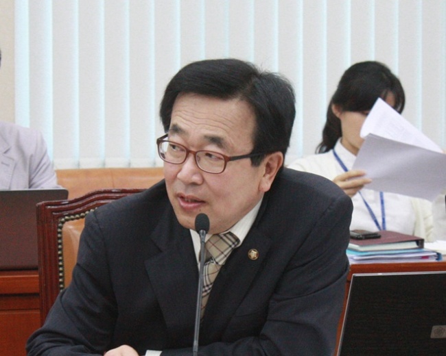 서병수(국회의원/정당인)
서병수 새누리당 의원은 19일 헤럴드경제와 인터뷰에서 일본 정부의 한일 관계 계선 의지를 평가했다. 서 의원은 지난 14~16일 ‘한일협력위원회’ 창립 50주년 기념행사 참석차 일본을 다녀왔다.