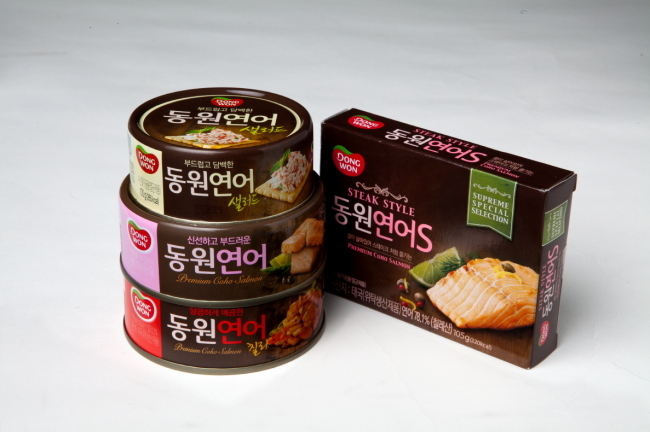 동원F&B도 연어캔에 기대를 걸어도 될 만큼 초반 성적이 좋다. CJ보다 상품 출시는 5개월 정도 늦었지만, 10월부터 팔리기 시작해 한 달 반만에 누적매출 20억원을 올린 것으로 전해졌다.