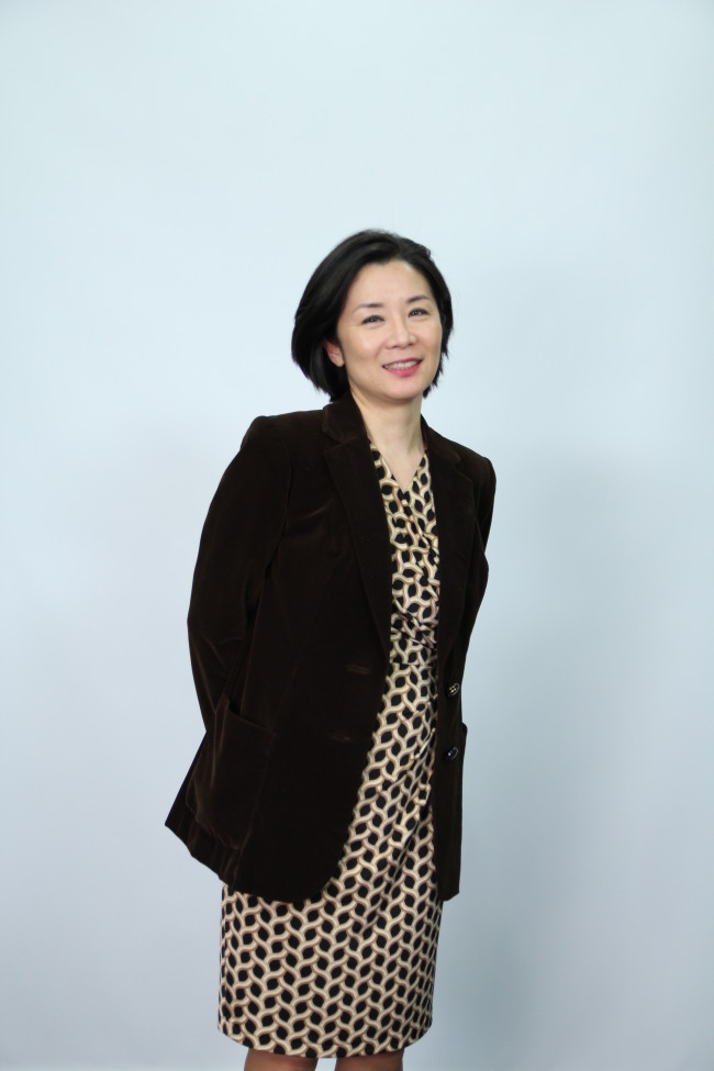 김자영(교수/전아나운서/서울종합예술학교학부장/IGM세계경영연구원교수)
김자영 교수는 KBS 아나운서 출신으로 미국 보스턴대 커뮤니케이션 대학원에서 수학한 뒤 2010년부터 IGM세계경영연구원에서 CEO 및 직장인을 대상으로 커뮤니케이션, 코칭, 위기관리 등 조직 내 소통에 대해 강의하는 커뮤니케이션 전문가다.