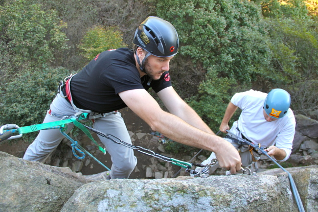 KOTRI members help repair safety equipment on the Daeryuk-bong crag on Geumjeongsan Mountain in Busan.