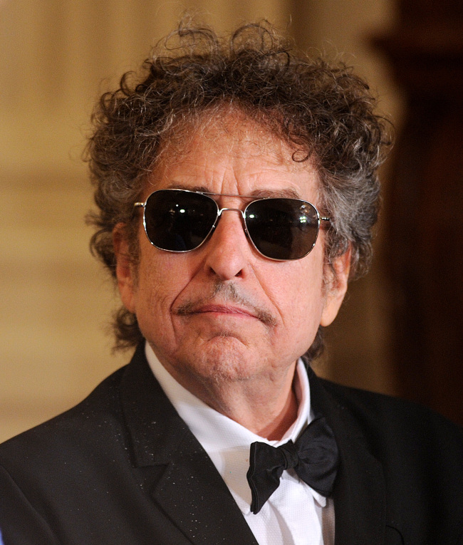 밥딜런(BobDylan/가수)
NEW YORK (AP) ― Bob Dylan’s “Like a Rolling Stone” is getting its first official music video, nearly 50 years after the song was released.