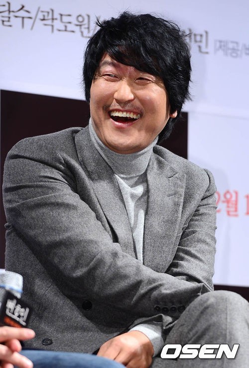 송강호(영화배우)
배우 송강호가 영화 ‘변호인'에 출연을 망설였던 이유를 밝혔다.