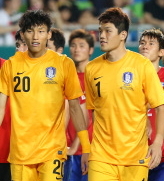 김승규(좌부터/축구선수/울산현대축구단골키퍼),정성룡(축구선수/수원삼성블루윙즈골키퍼)
한국 축구 대표팀의 수문장 경쟁이 치열해질 전망이다.