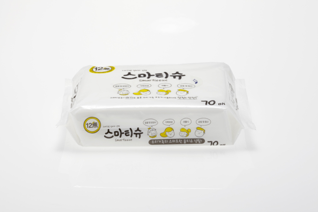 아기용 물티슈 전문업체 에이제이는 가족용 물티슈 ‘스마티슈’를 출시했다고 20일 밝혔다.
‘스마티슈’는 아기용과 일반용 물티슈를 구분해 쓰는 번거로움을 줄이기 위해 아이를 포함한 온가족이 부담없이 사용할 수 있도록 만들어진 제품이다.
