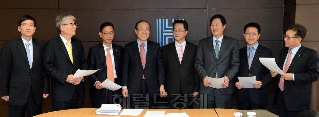 2013년 펀드대상심사.<br />정희조기자/checho@heraldcorp.com 131119
2013년 펀드대상심사.
정희조기자/checho@heraldcorp.com 131119