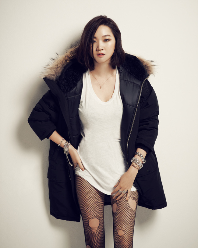 장윤주(모델/가수)
세계적인 톱모델 장윤주가 우아하면서도 섹시한 겨울 패딩 화보를 선보여 주목을 한 몸에 받고 있다.