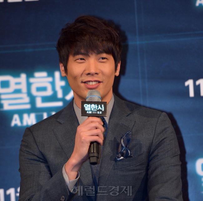 최다니엘(탤런트/영화배우)
배우 최다니엘이 20일 오후 서울 성동구 행당동 CGV 왕십리점에서 열린 영화 ‘열한시’(김현석 감독) 언론시사회에 참석해 소감을 말하고 있다.