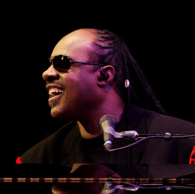 스티비원더(StevieWonder/가수)
Legendary music icon Stevie Wonder, internationally recognized music acts Ylvis of Norway and Icona Pop from Sweden, and Hollywood celebrity starlet Paris Hilton are all on the guest list for the upcoming fifth annual Mnet Asia Music Awards in Hong Kong on Friday.