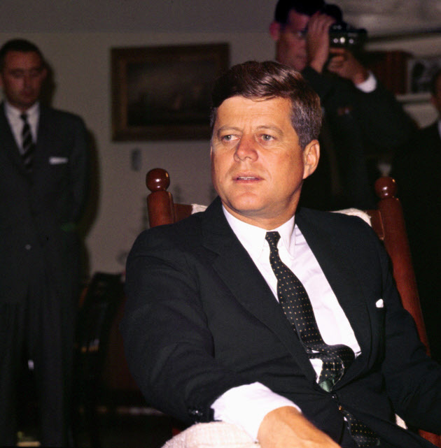 존F.케네디(JohnF.Kennedy/정치인)
존 F 케네디(1917~1963·사진) 전 미국 대통령 서거 50주년을 앞두고 미국 전역에 일고 있는 케네디 열풍을 단적으로 표현한 말이다.