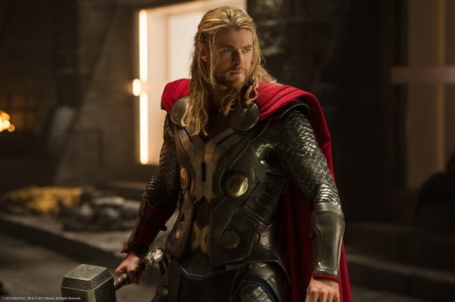 크리스헴스워스(ChrisHemsworth/영화배우)
아버지의 한을 품은 ‘조폭청년’의 활극이냐, 가족을 잃은 아내이자 엄마의 복수극이냐. 망치 든 영웅의 액션이냐, 활 든 ‘헤로인’의 반란이냐.