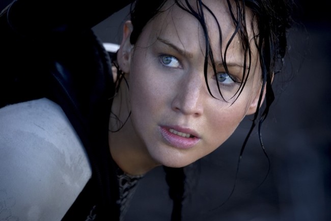 제니퍼로렌스(JenniferLawrence/영화배우)
아버지의 한을 품은 ‘조폭청년’의 활극이냐, 가족을 잃은 아내이자 엄마의 복수극이냐. 망치 든 영웅의 액션이냐, 활 든 ‘헤로인’의 반란이냐.