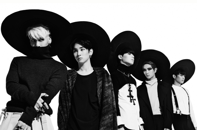 종현(좌부터/김종현/가수/샤이니/에스엠더발라드),키(김기범/가수/샤이니),태민(이태민/가수/샤이니),민호(최민호/가수/샤이니),온유(이진기/가수/뮤지컬배우/샤이니)
그룹 샤이니가 다음달 21일 오후 6시 경기 고양 일산 킨텍스에서 연말 단독 콘서트 ‘더 위저드(The Wizard)’를 개최한다.