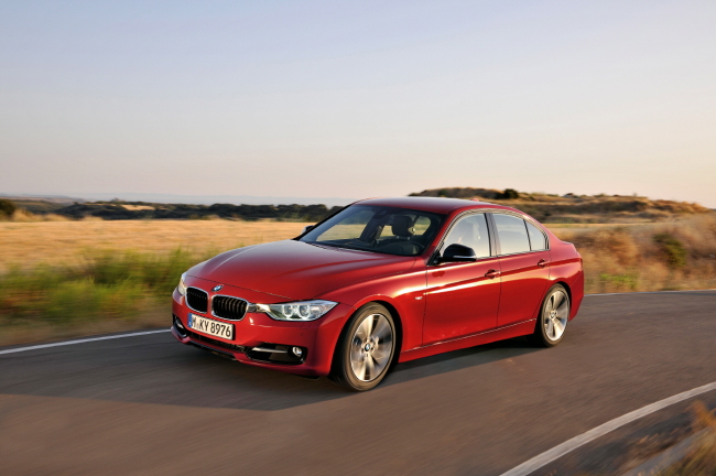 BMW코리아가 BMW 325d와 뉴 320d xDrive 그란 투리스모, 640d xDrive M 스포츠 에디션 등을 출시해 신차 라인업을 확대한다고 21일 밝혔다.