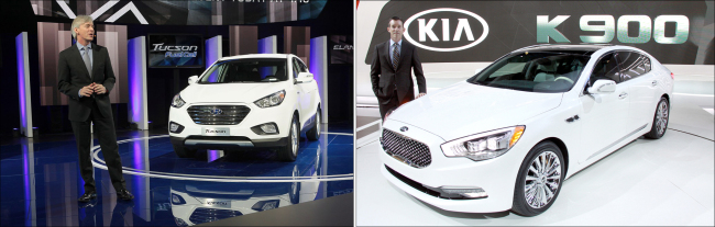 좌 ‘투싼’ 우 ‘K900’…LA모터쇼 출격 현대 · 기아차. 존 크라프칙 현대차 미국판매법인 사장이 2013 LA오토쇼 현장에서 투산FCEV를 소개하고 있다. 사진 오른쪽은 마이클 스프라그 기아차 미국법인 부사장이 K9(미국 현지명 K900) 앞에서 포즈를 취하고 있는 모습. [사진제공=현대ㆍ기아차]