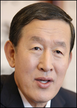 허창수(기업인/GS회장/FC서울구단주/전국경제인연합회회장)
GS(회장 허창수·사진)는 태풍 ‘하이옌’으로 피해를 입은 필리핀 국민을 위해 구호성금 20만달러(한화 약 2억1000만원)를 지원한다고 21일 밝혔다.