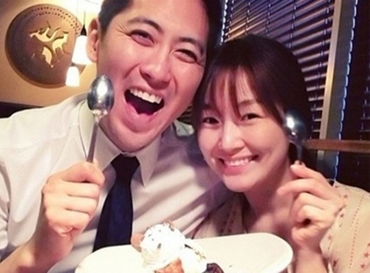 자두(김덕은/가수)
결혼을 앞둔 가수 자두가 예비 신랑을 공개했다.