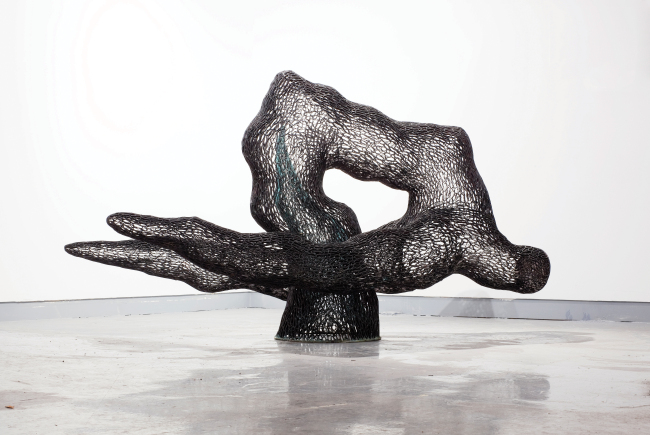 이길래 '애굽은 소나무' 동 파이프 산소용접, 205x85x110cm, 2009.
사진=오페라갤러리 제공
