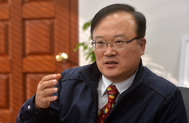 중소기업흥공단 박철규 이사장 인터뷰.<br />이상섭 기자. babtong@heraldcorp.com 2013.11.21
중소기업흥공단 박철규 이사장 인터뷰.
이상섭 기자. babtong@heraldcorp.com 2013.11.21