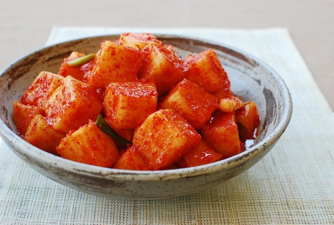 Kkakdugi (cubed radish kimchi) (Korean Bapsang)