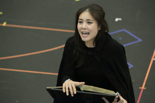 옥주현(가수/뮤지컬배우/핑클)
scene from a dress rehearsal for “Wicked”  (Seol & Company)