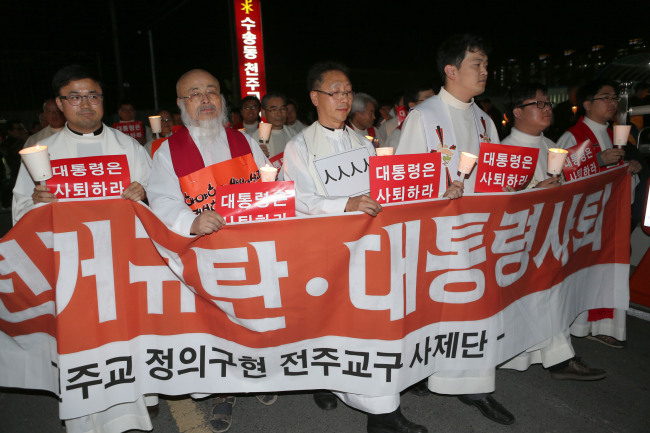 Members of the Catholic Priests’ Association of Justice march in Gunsan, North Jeolla Province, on Friday.   Yonhap News