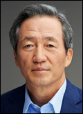 정몽준(국회의원/새누리당국회의원/대한축구협회명예회장/보건복지위원회위원)
정몽준 의원(전 새누리당 대표ㆍ사진)이 오는 26일 말레이시아 쿠알라룸푸르에서 아시아축구연맹(AFC)으로부터 한국인 최초로 최고의 공로상인 ‘다이아몬드 어워드(Diamond of Asia Award)’를 받는다.