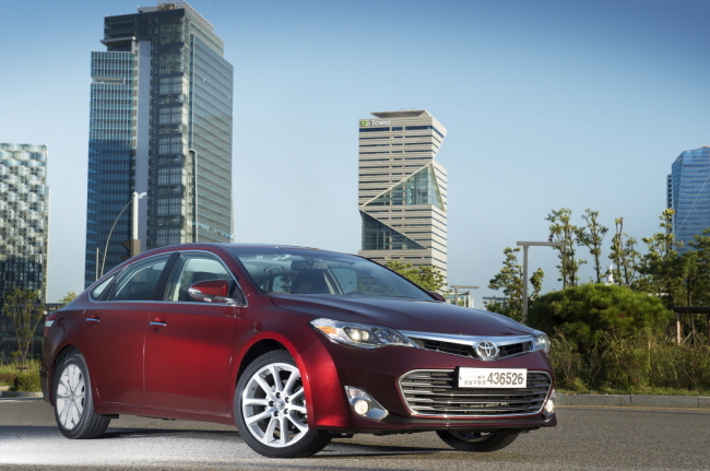 도요타 아발론이 미국 시장에서 잔존가치 우수 차종으로 뽑혔다.
한국토요타는 ALG(Automotive Lease Guide)가 선정하는 ‘2014 잔존가치상(Residual Value Awards 2014)’ 에서 아발론이 대형세단 부문 최우수 모델로 선정되었다고 25일 밝혔다.
