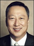 박용만(기업인/두산그룹회장)
얼마전 대한상공회의소에서는 이색적이고도 조촐한 생일파티가 열렸다. 박용만<사진> 대한상의 회장이 11월 생일을 맞은 직원 십수명을 모아 점심식사를 함께한 것. 회장이 직접 직원 생일을 챙기고 식사를 한 것은 처음이어서 눈길을 끌었다.