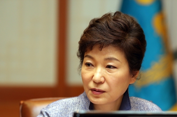 박근혜(대통령/대한민국대통령)
President Park Geun-hye on Monday fumed at the controversial Mass and remarks by a group of progressive priests over the weekend, vowing that such “an act that demoralizes the people’s trust and causes confrontation will not be tolerated or condoned.”