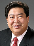 조길형(기초단체장/전기초의원/서울특별시영등포구구청장)
글로벌시대를 맞아 영어가 필수가 돼 버린 우리 아이들이 해외 연수를 가지 않고 저렴한 비용으로 즐겁고 영어에 관심을 가질 수 있는 기회가 마련된다.
