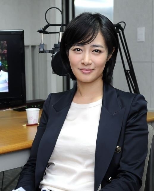 김주하(방송기자/전앵커/MBC기자)
MBC 김주하 앵커 측근이 “남편이 유부남인 사실을 속이고 접근”했다고 주장을 하고 있다.